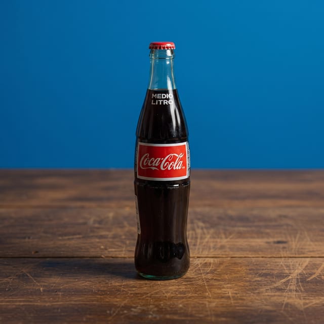 Coke Medio Litro.